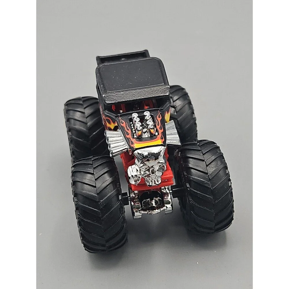 Hot Wheels Monster Jam Truck 1:64 Bone Shaker Diecast Flame Black Red